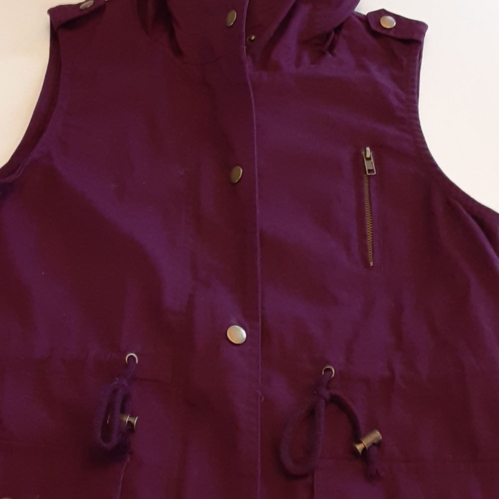 Sleeveless hoodie shirt NWT